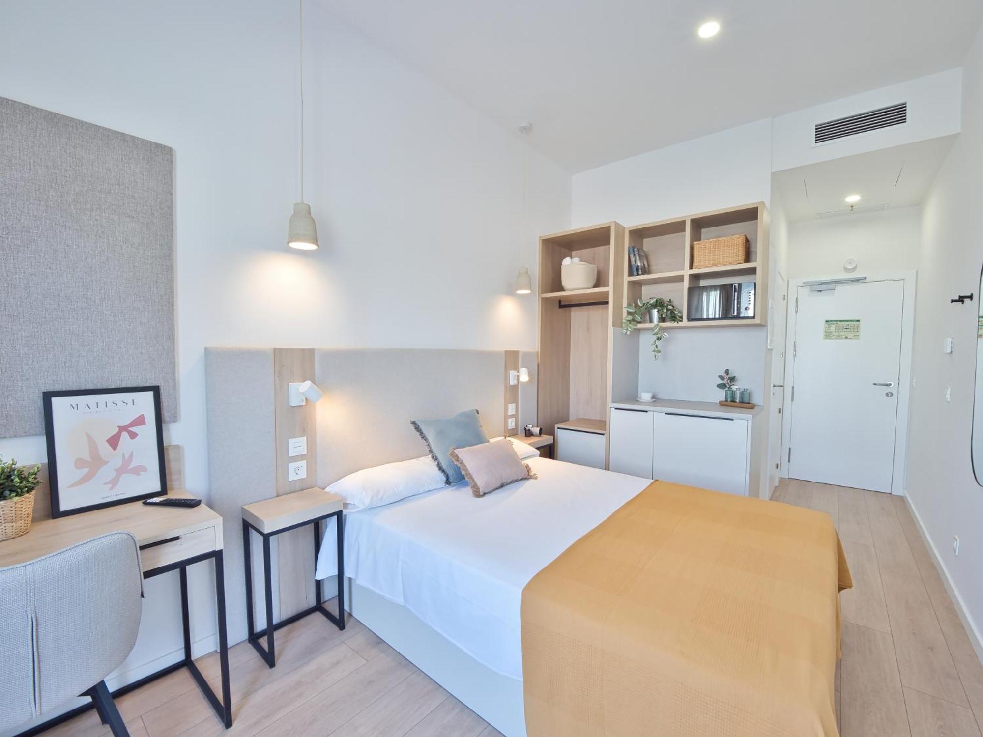 Canvas Sevilla Lago (Adults Only), Seville